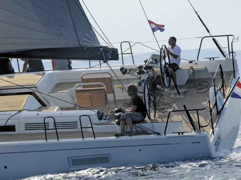 Hyr en Bénéteau First 53 Split  