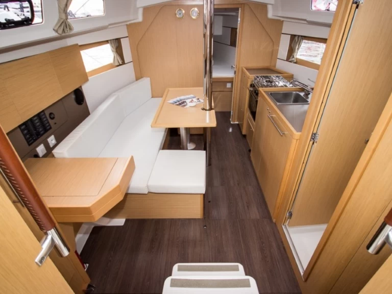 Hyra Segelbåt  med eller utan skeppare Bénéteau Split  