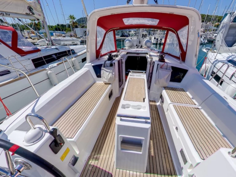 Yacht charter Split  billig Oceanis 35.1