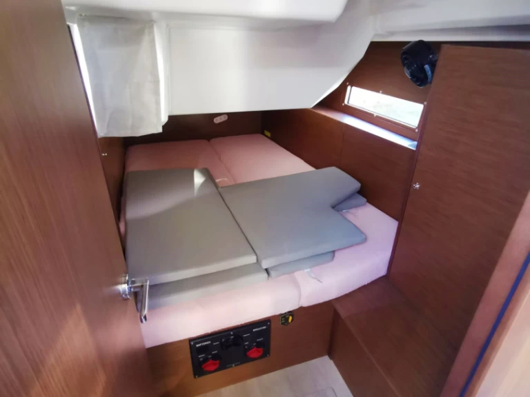 Yacht charter Pomer billig Oceanis 40.1