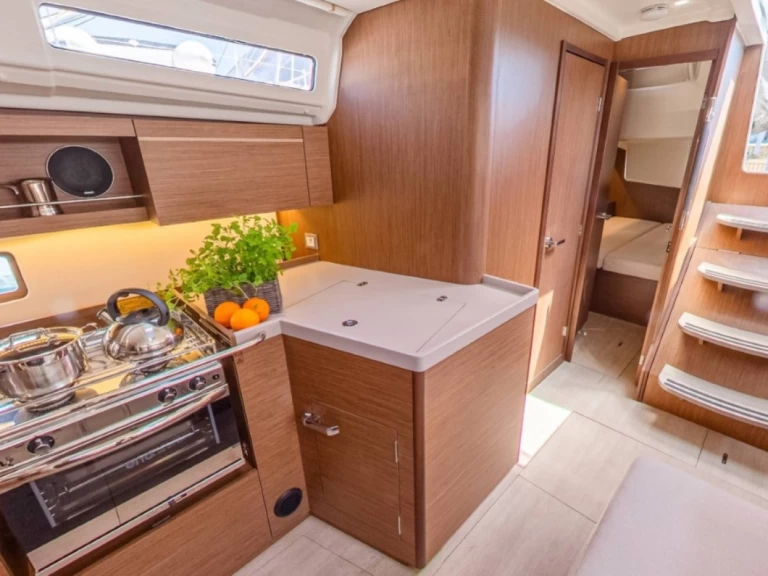 Båtuthyrning Bénéteau Oceanis 40.1 i Pomer på Samboat 