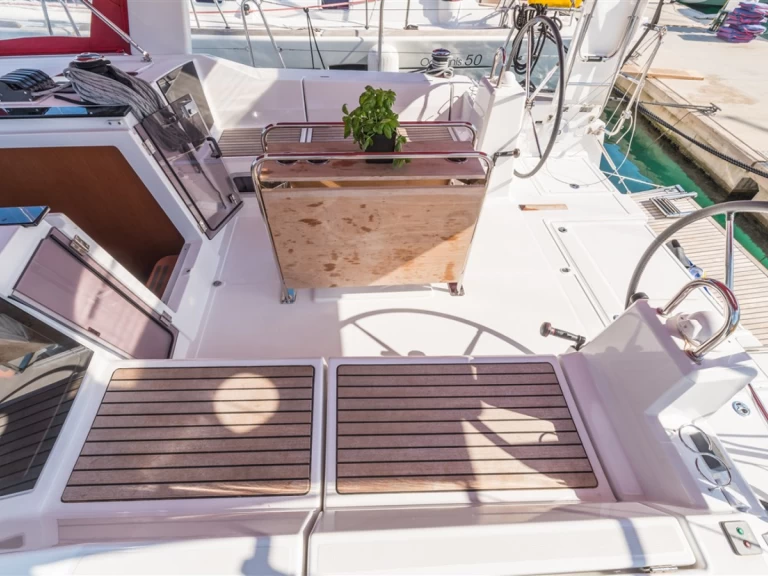 Hyr en Bénéteau Oceanis 41.1 Split  