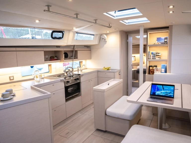 Hyra Segelbåt  med eller utan skeppare Bénéteau Pomer 