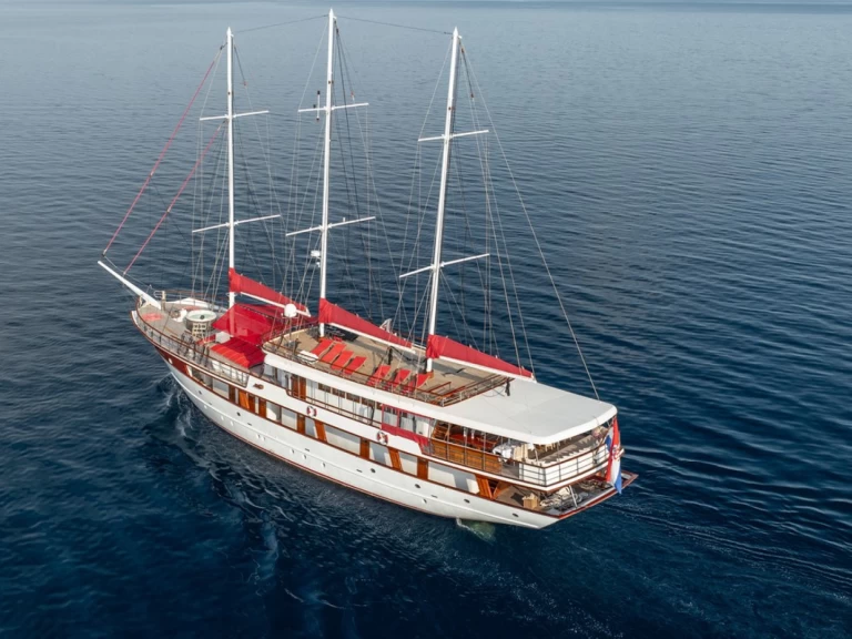 Custom Made Barbara charter bareboat eller skeppad i Split 