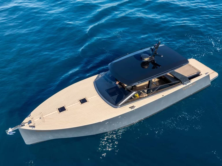 Uthyrning Lyx yacht Colnago med en båtlicens 