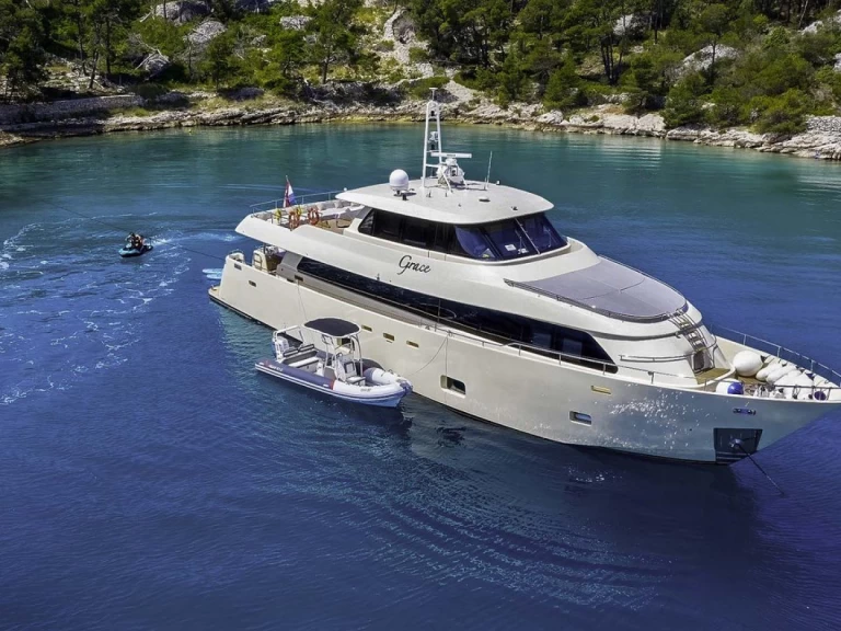 Yacht charter Split  billig Custom Made Aegean