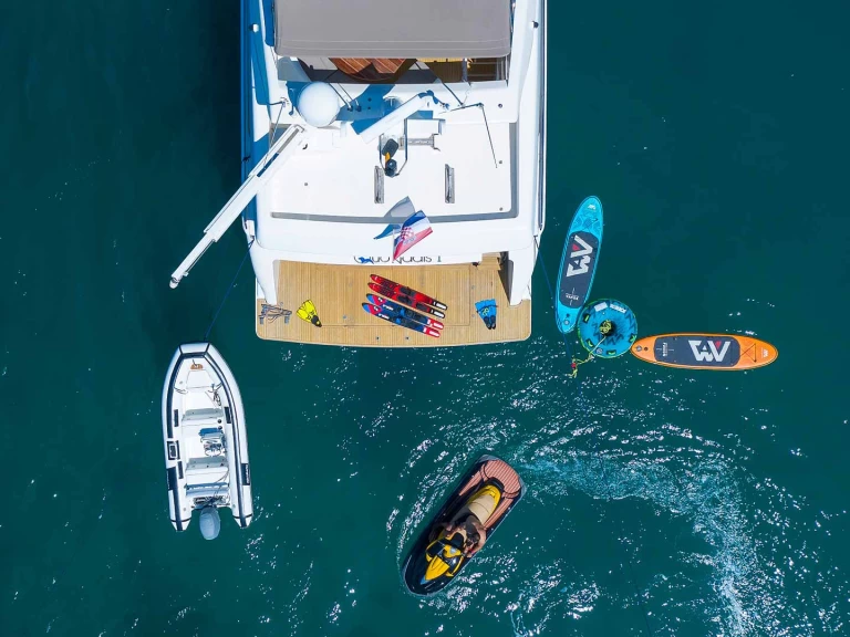 Hyra Lyx yacht med eller utan skeppare Ferretti Donji Seget 