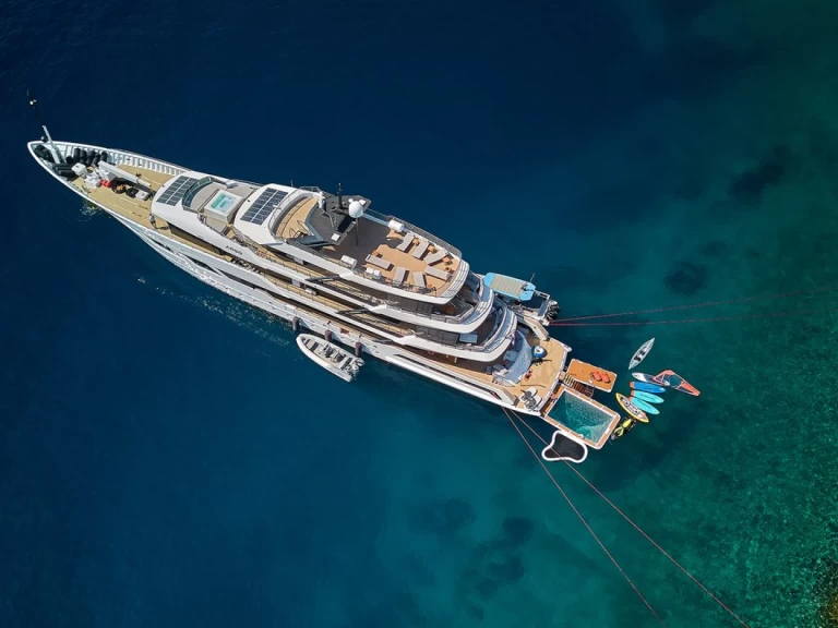 Uthyrning Lyx yacht Custom Made med en båtlicens 