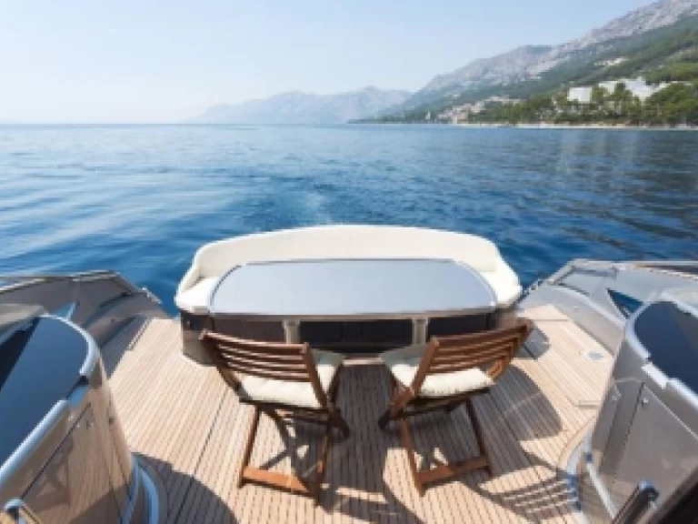 Pearl Sea Yachts d.o.o. Pearlsea 56 Coupe charter bareboat eller skeppad i Split 