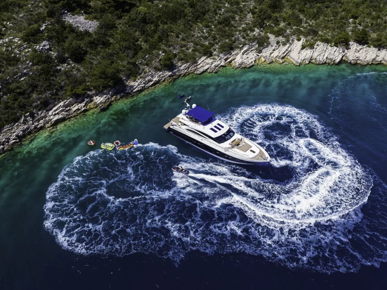 Yacht charter Kaštela billig Princess V85