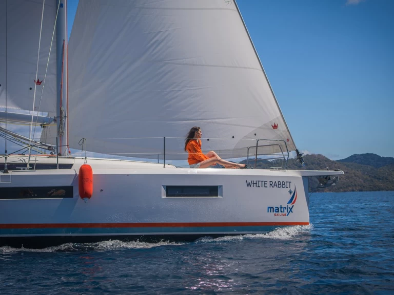 Uthyrning Segelbåt  Jeanneau med en båtlicens 