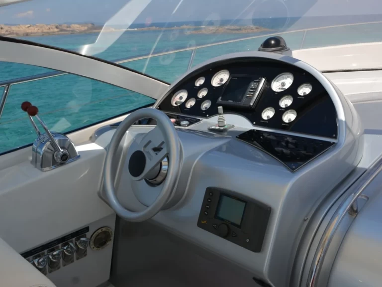 Pershing Pershing 37 charter bareboat eller skeppad i Korfu
