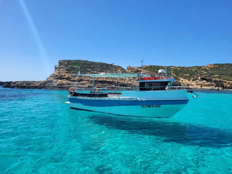 Petecraft 36 charter bareboat eller skeppad i Mellieħa
