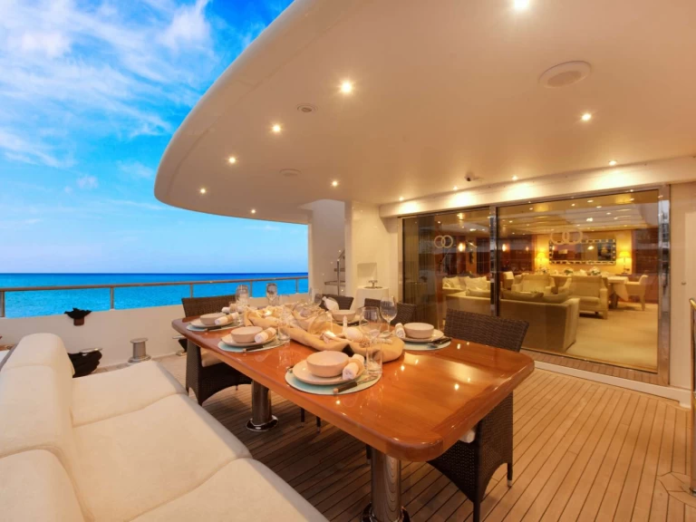 Hyr en Moonen BELUGA Cairns 