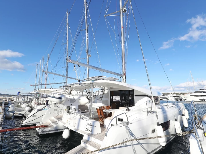 Lagoon Lagoon 42 charter bareboat eller skeppad i Murter-Kornati