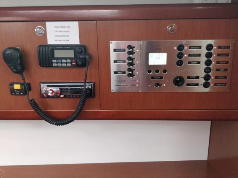 Bénéteau Oceanis 43 charter bareboat eller skeppad i Tallinn