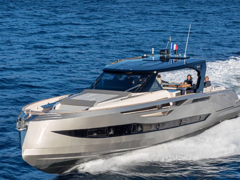 Yacht charter Saint-Tropez billig 540 WA