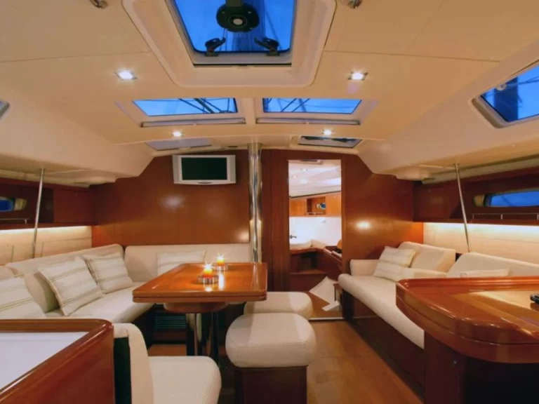 Hyr en Bénéteau Oceanis 46 Saint-Cyprien 