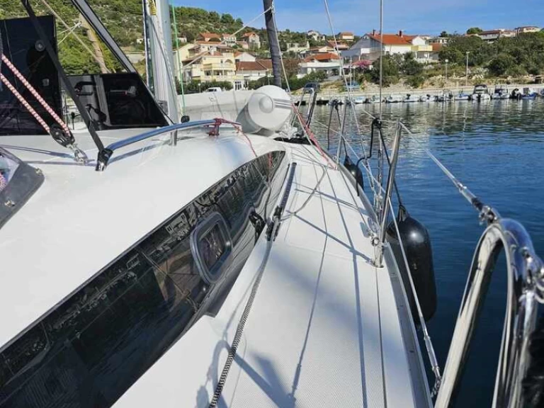 Scandinavia Yachts Scandinavia 35 charter bareboat eller skeppad i Biograd Na Moru