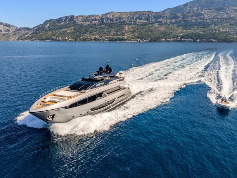 Riva NO STRESS 888 charter bareboat eller skeppad i Baška Voda