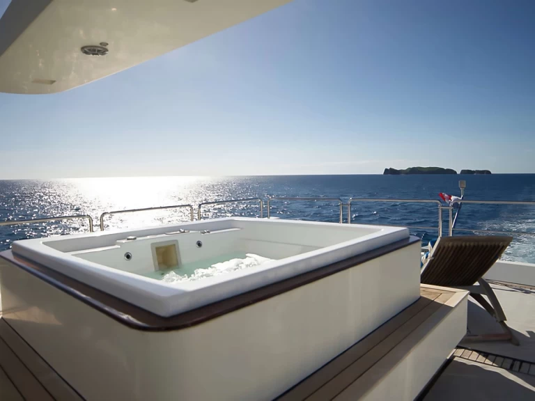 Uthyrning Lyx yacht Azimut med en båtlicens 