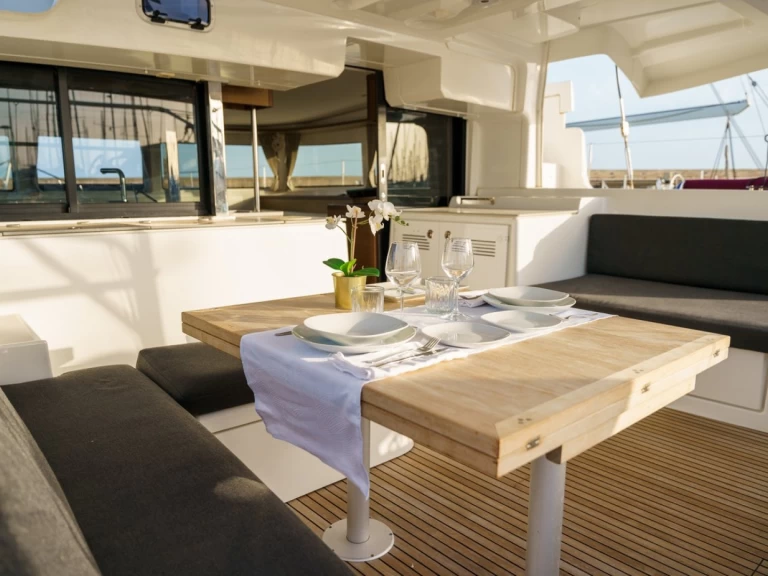 Yacht charter Portisco billig Lagoon 46