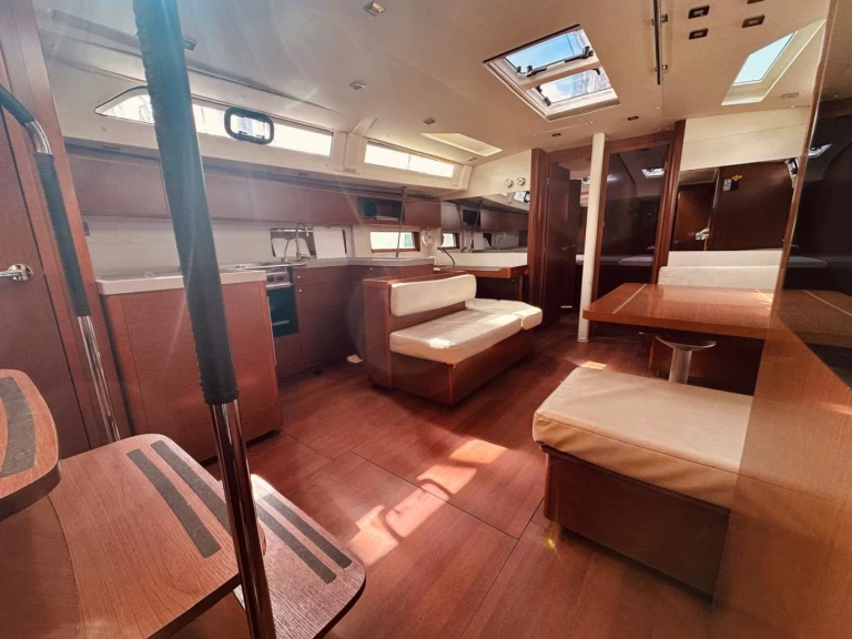 Uthyrning Segelbåt  Bénéteau med en båtlicens 