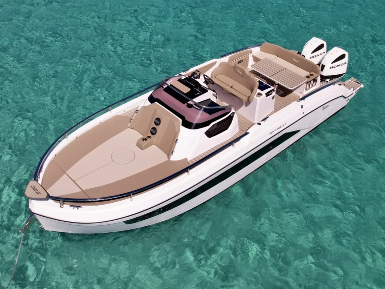 Uthyrning Motorbåt  Ranieri med en båtlicens 