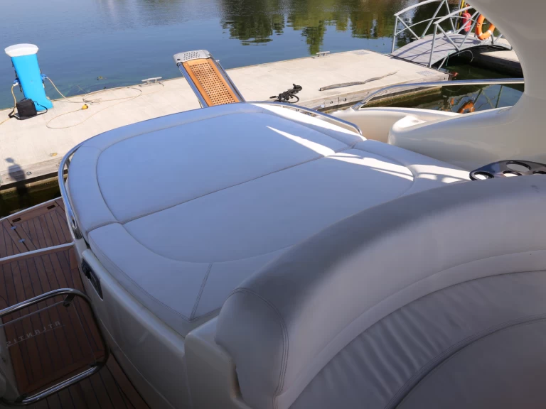 Yacht charter Golfe-Juan billig 425