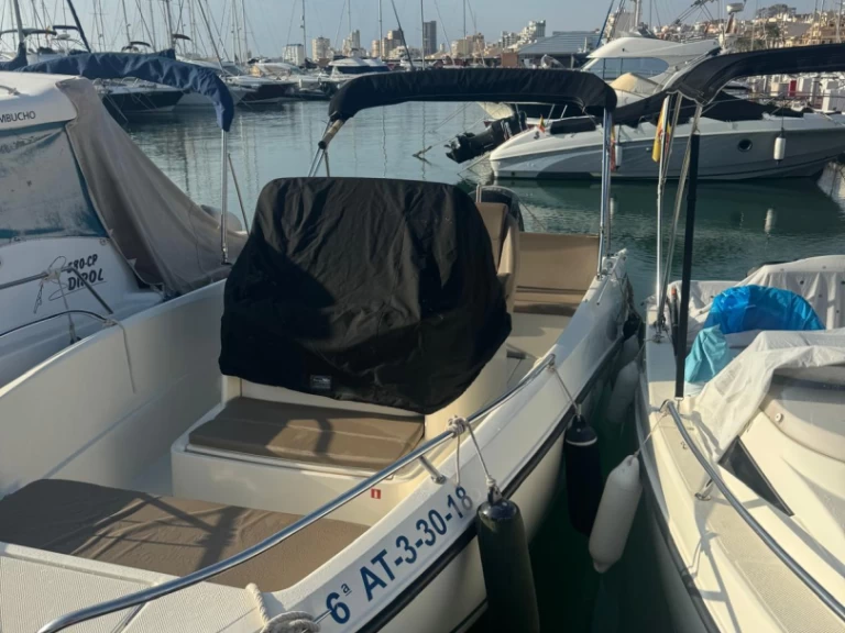 Quicksilver Activ 605 Open charter bareboat eller skeppad i Real Club Nautico Denia