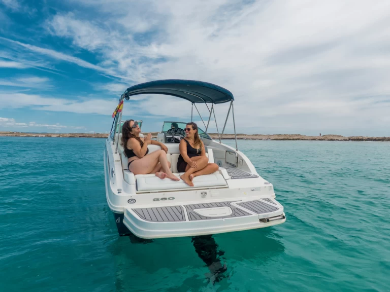 Sea Ray Sea Ray 260 Sundeck charter bareboat eller skeppad i Marina Ibiza