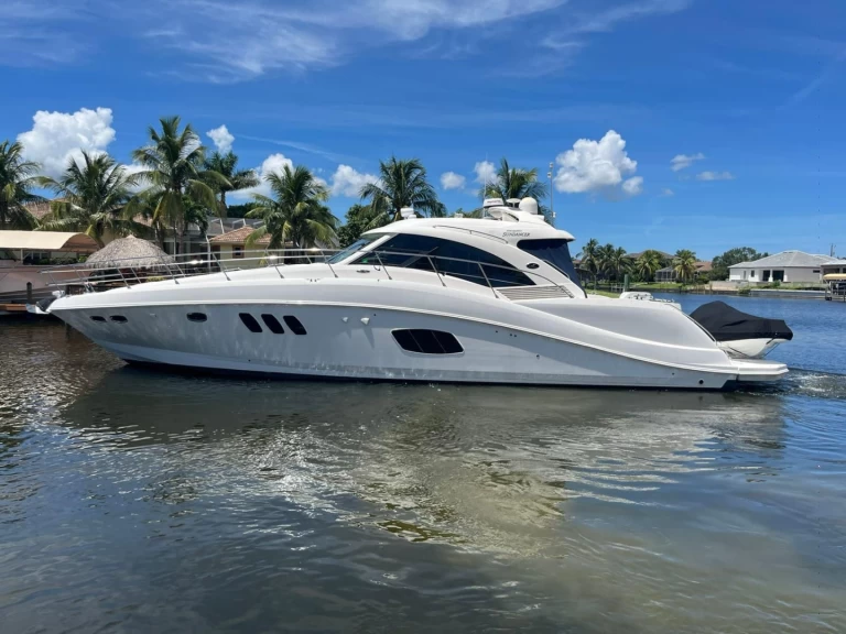 Sea Ray Sea Ray 540 Sundancer charter bareboat eller skeppad i Miami 
