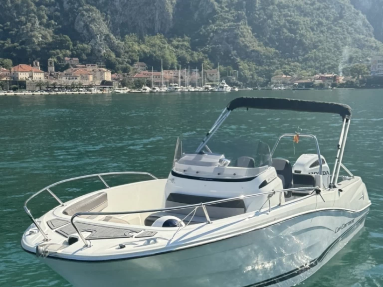Hyr en Jeanneau CAP CAMARAT 6,5 CC Style Herceg Novi 