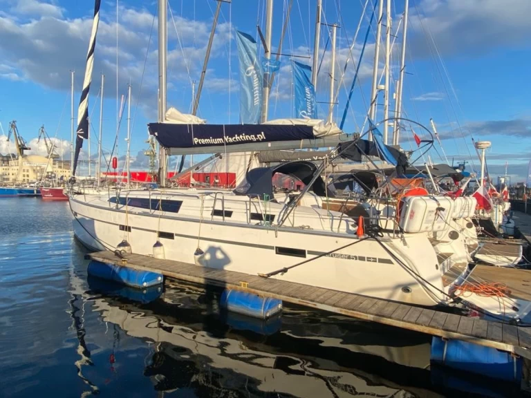 Bavaria Bavaria 51 charter bareboat eller skeppad i Stockholm