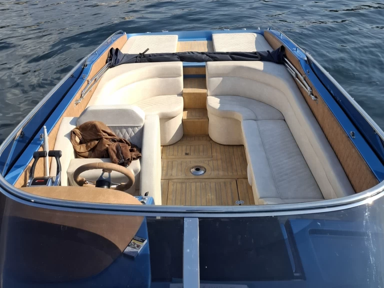 Mostes Offshore31  charter bareboat eller skeppad i Como (City)
