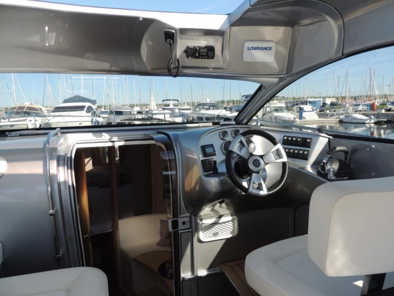 Mirakul 30 charter bareboat eller skeppad i Sukošan