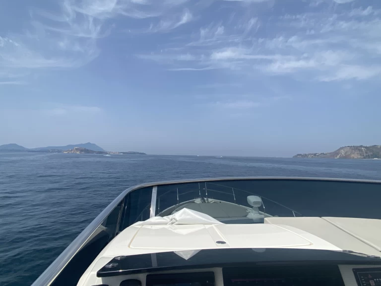 Hyr en Absolute Yachts Absolute 58 fly Hyeres 