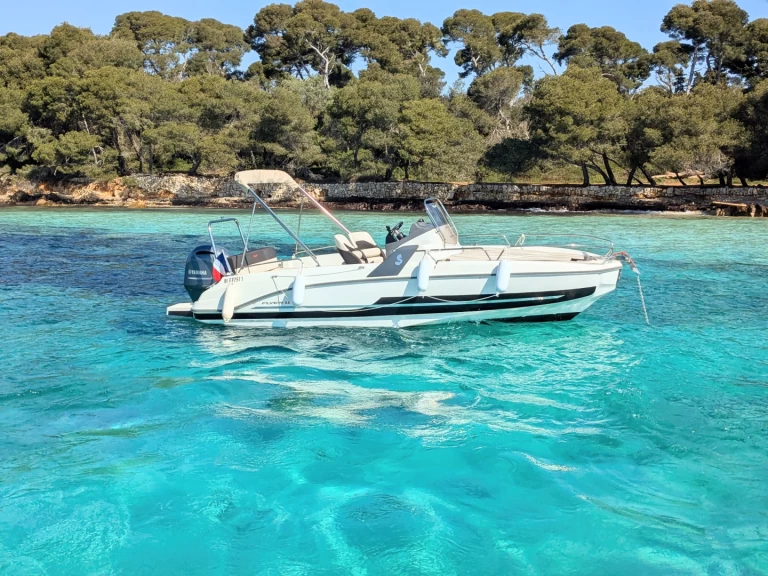 Bénéteau Flyer 6.6 SUNdeck charter bareboat eller skeppad i Vieux Port de Cannes