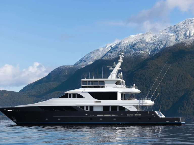 Hyra Lyx yacht med eller utan skeppare Intermarine Alaska 