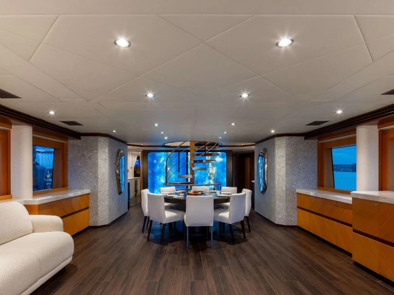 Uthyrning Lyx yacht Intermarine med en båtlicens 