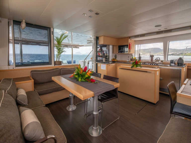 Hyr en Lagoon EVER III Korsika  