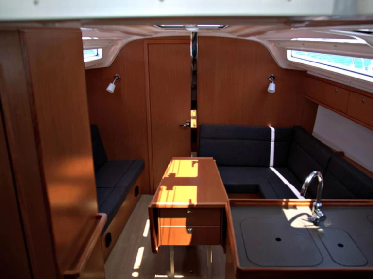 Uthyrning Segelbåt  Bavaria med en båtlicens 