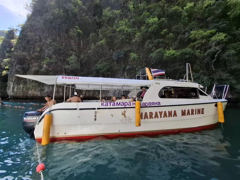 Austhai At 1150 charter bareboat eller skeppad i Phuket (City)