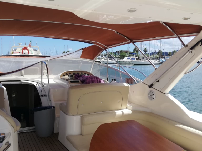 Innovazione e Progetti mira 34 charter bareboat eller skeppad i Ameglia