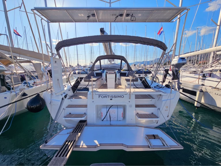 Yacht charter Kaštel Gomilica billig Dufour 44 Grand Large