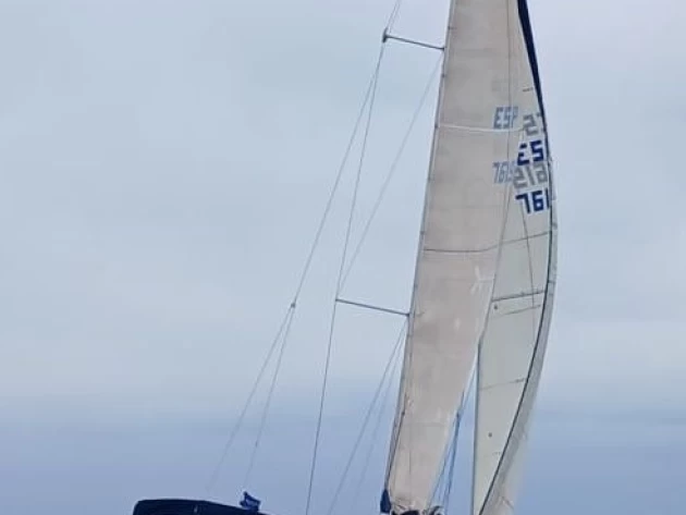 Jeanneau Sun Odyssey 40 charter bareboat eller skeppad i Hondarribia