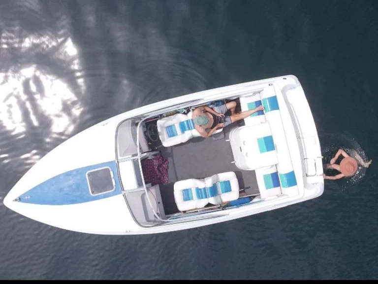 Rinker Captiva 209 charter bareboat eller skeppad i Cannobio