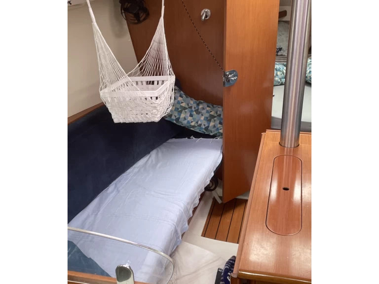 Uthyrning Segelbåt  Bénéteau med en båtlicens 