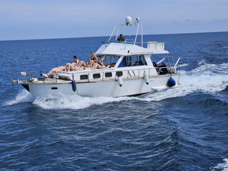 San Lorenzo San Lorenzo 40 charter bareboat eller skeppad i Palermo