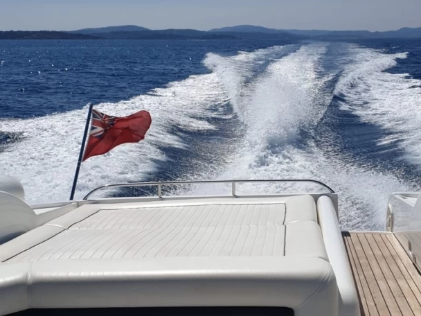 Hyra Motorbåt  med eller utan skeppare Sunseeker Saint-Tropez 